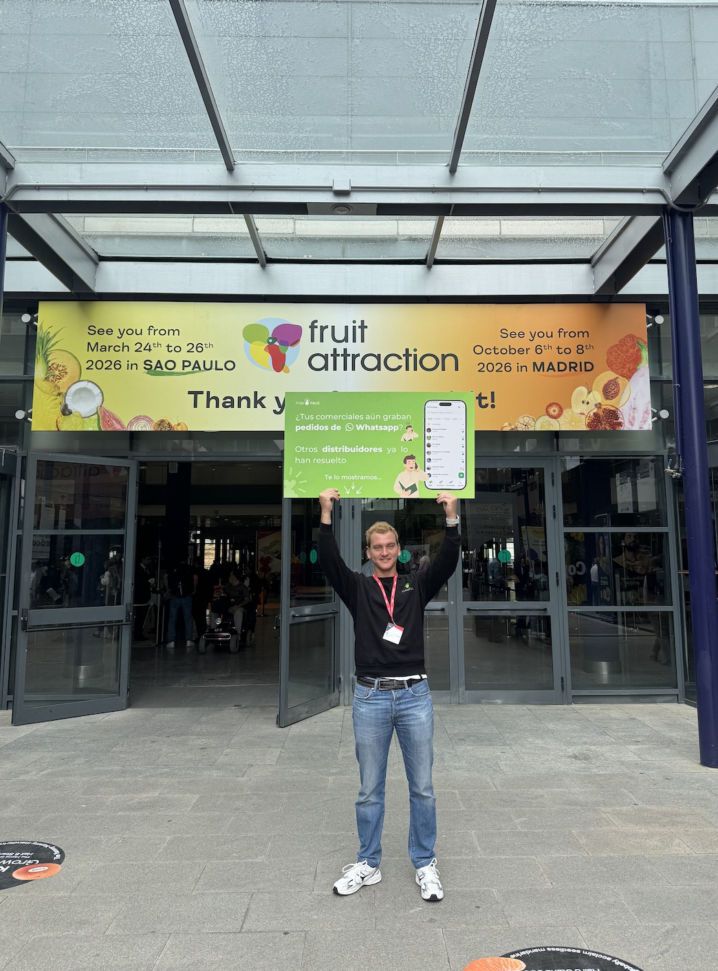 Christian con el cartel verde de PideFácil en Fruit Attraction 2025